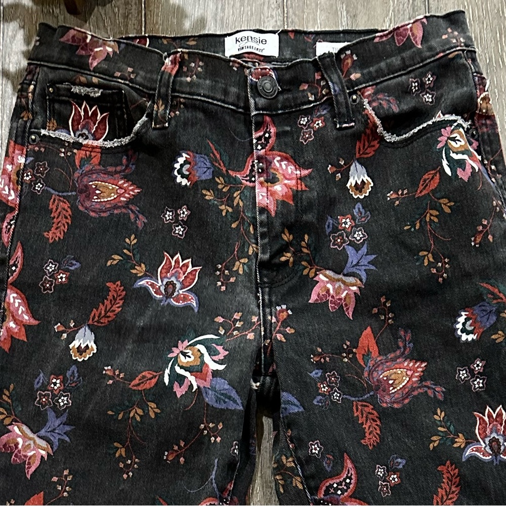 Kensie Vintage Luxe Jeans - Picture 10 of 13